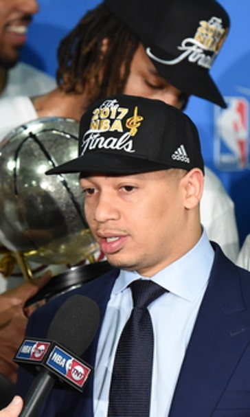 Cool Hand Lue: Cavs coach keeps NBA champs calm amid chaos